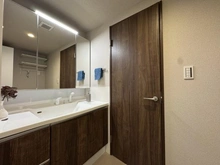 【神奈川県/横浜市港北区新吉田東】グレーシア港北綱島 洗面所