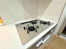 【神奈川県/横浜市神奈川区西寺尾】ヒルズ横浜神之木公園 キッチン：三口コンロ