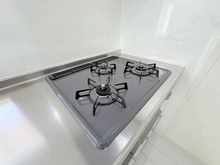 【神奈川県/横浜市港北区綱島東】ビューネ綱島東 キッチン：三口コンロ