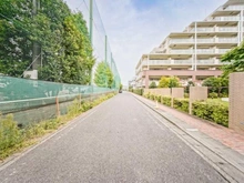 【神奈川県/横浜市港北区日吉本町】ザ・ガーデンズ日吉本町 前面道路