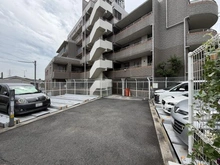 【神奈川県/横浜市港北区菊名】ラ・ベル菊名 駐車場