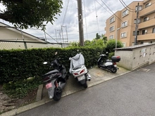 【神奈川県/横浜市鶴見区上の宮】バームハイツ菊名五番館壱 バイク置場
