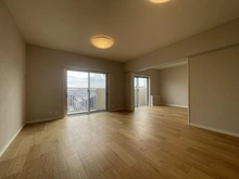 【神奈川県/横浜市港南区野庭町】野庭団地 第16住宅 リビング：（奥）洋室