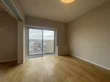 【神奈川県/横浜市港南区野庭町】野庭団地 第16住宅 洋室：（左）リビングダイニング