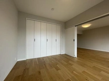 【神奈川県/横浜市港南区野庭町】野庭団地 第16住宅 洋室：（右）リビングダイニング