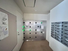 【神奈川県/三浦市初声町下宮田】ルナタウン三浦 東棟 宅配BOX