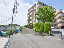 【神奈川県/横浜市港南区芹が谷】東戸塚アーバンコンフォート 壱番館 前面道路