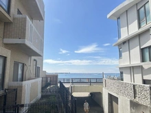 【神奈川県/逗子市新宿】ディアコート逗子海岸 眺望：専用庭からの眺望（ズーム無し）