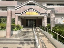 【神奈川県/三浦郡葉山町長柄】藤和ガーデンハウス葉山 アプローチ