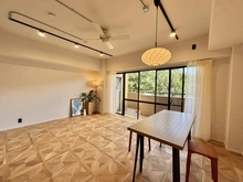 【神奈川県/三浦郡葉山町長柄】ナイスステージ葉山 LDK：※家具調度品等は販売価格に含まれません。