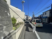 【神奈川県/横浜市港南区大久保】シャルマンコーポ上大岡第2 前面道路