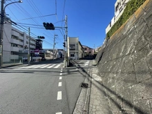 【神奈川県/横浜市港南区大久保】シャルマンコーポ上大岡第2 前面道路