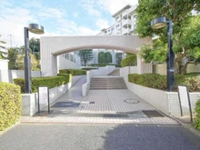 【神奈川県/横浜市金沢区堀口】メゾン横浜能見台 A棟 アプローチ