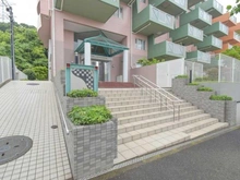 【神奈川県/横浜市金沢区東朝比奈】グランドメゾン朝比奈 アプローチ