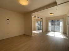 【神奈川県/横浜市港南区最戸】クリオ上大岡ホームズ リビング：左奥：洋室