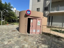 【神奈川県/横須賀市平成町】よこすか海辺ニュータウン　シーサイドスクエア セントラルタワー 敷地内：ゴミ置場