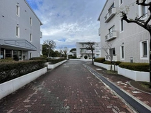 【神奈川県/横浜市金沢区釜利谷南】金沢文庫パークタウン・フォーレスト E棟 敷地内