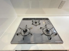 【神奈川県/横浜市金沢区泥亀】パークシティ金沢八景 F棟 キッチン：三口コンロ