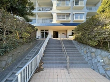 【神奈川県/三浦郡葉山町一色】葉山エコーハイツ アプローチ