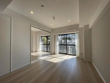 【神奈川県/横浜市金沢区富岡東】ウィンベルコーラス新杉田 リビング：（奥）洋室