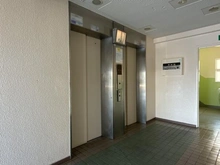 【神奈川県/横浜市港南区野庭町】野庭団地 604-1号棟 共用部：エレベーターホール