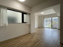 【神奈川県/横浜市金沢区六浦南】コモア六浦 5番館 リビング