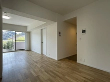 【神奈川県/横浜市金沢区六浦南】コモア六浦 5番館 リビング