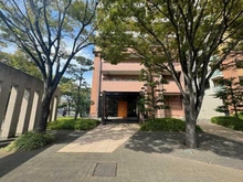 【神奈川県/横須賀市安浦町】ゲートスクエア　ザ・タワーハウス アプローチ