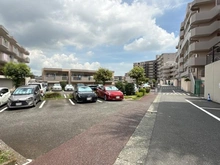 【神奈川県/横浜市港南区東芹が谷】ロイヤルヒルズ上大岡 1号棟 共用施設：駐車場