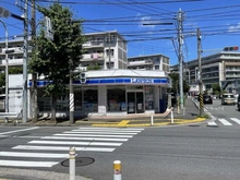 【神奈川県/横浜市金沢区富岡東】テラス横浜富岡  ローソン富岡東二丁目店（現地より約180m）