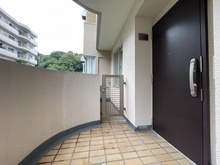 【神奈川県/横浜市磯子区氷取沢町】磯子台パークハイツ 1号棟 玄関
