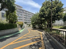 【神奈川県/横浜市港南区東永谷】サンヴェール上大岡 前面道路