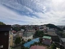【神奈川県/横須賀市富士見町】クリオ横須賀中央3番館 眺望：バルコニーから(ズームなし)