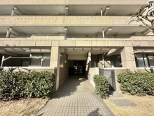 【神奈川県/横須賀市東逸見町】ウェルシティ横須賀ポートバレーヌ 2番館 アプローチ