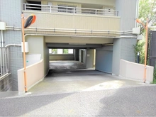 【神奈川県/横浜市磯子区杉田】エスト・グランディール杉田 駐車場入口