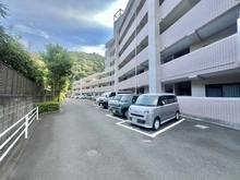 【神奈川県/三浦郡葉山町長柄】藤和ガーデンハウス葉山 駐車場