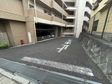 【神奈川県/横浜市港南区日野】ラフィネステージ上永谷ヒルズ 駐車場