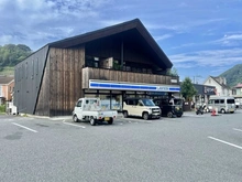 【神奈川県/三浦郡葉山町長柄】藤和ガーデンハウス葉山 ローソン 逗葉新道長柄店（現地より約256m）