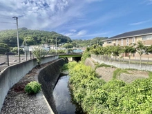 【神奈川県/三浦郡葉山町長柄】藤和ガーデンハウス葉山 森戸川（現地より約106m）