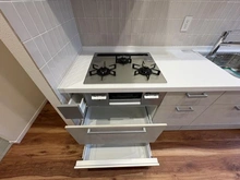 【神奈川県/逗子市小坪】逗子マリーナ 7号棟 キッチン：三口コンロ・グリル・収納