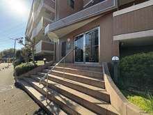 【神奈川県/横浜市港南区下永谷】エステ・スクエア港南百合ヶ丘 アプローチ