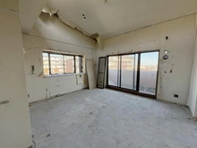 【神奈川県/横浜市港南区下永谷】エステ・スクエア港南百合ヶ丘 リビング：リフォーム中