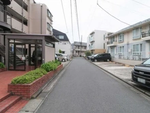 【神奈川県/横浜市港南区日野】上大岡フラワーマンション 3号棟 前面道路