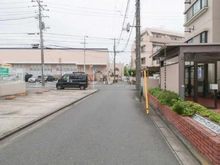 【神奈川県/横浜市港南区日野】上大岡フラワーマンション 3号棟 前面道路