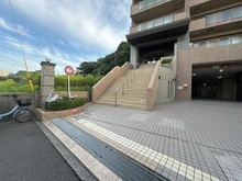 【神奈川県/鎌倉市岡本】オーベル鎌倉岡本グランフィオーレ アプローチ