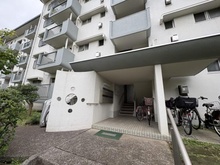 【神奈川県/横浜市港南区港南台】ひばり団地 5号棟 アプローチ
