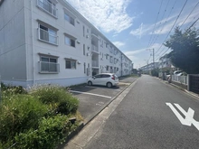 【神奈川県/茅ヶ崎市松が丘】茅ヶ崎海岸松が丘ハイツ J棟 駐車場