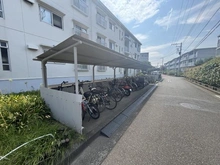 【神奈川県/茅ヶ崎市松が丘】茅ヶ崎海岸松が丘ハイツ J棟 駐輪場