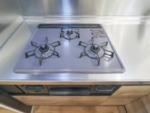 【神奈川県/川崎市宮前区犬蔵】グリーンコーポ多摩プラザ B棟 キッチン：3口ガスコンロ