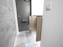 【神奈川県/横浜市港北区新横浜】モア・クレストアクゼス新横浜 玄関：下足入れ